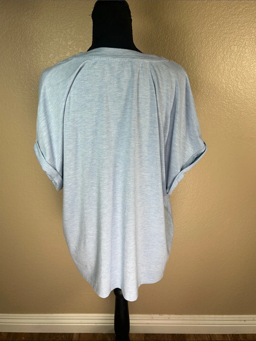 Tommy Bahama Women’s Large Light Blue Modal Blend Cuffed Sleeve Soft T-Shirt - Picture 3 of 5